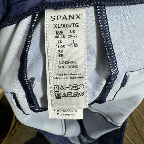 NWT SPANX Sunshine Short 6" Floret Navy - Picture 5 of 7